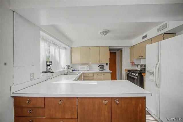 9326 Rivershore Drive, Niagara Falls, NY 14304