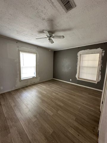 205 Hallvale Drive, White Settlement, TX 76108