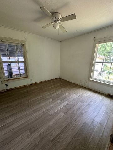 205 Hallvale Drive, White Settlement, TX 76108