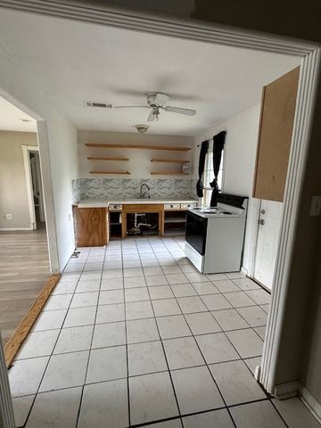 205 Hallvale Drive, White Settlement, TX 76108