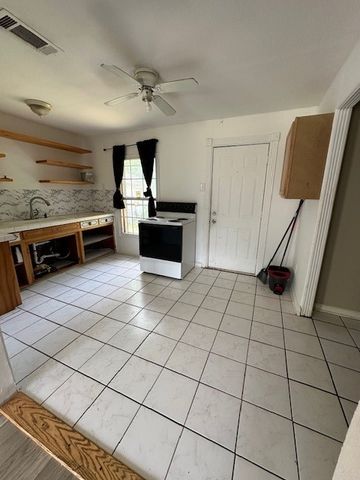 205 Hallvale Drive, White Settlement, TX 76108