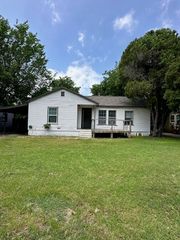 205 Hallvale Drive, White Settlement, TX 76108