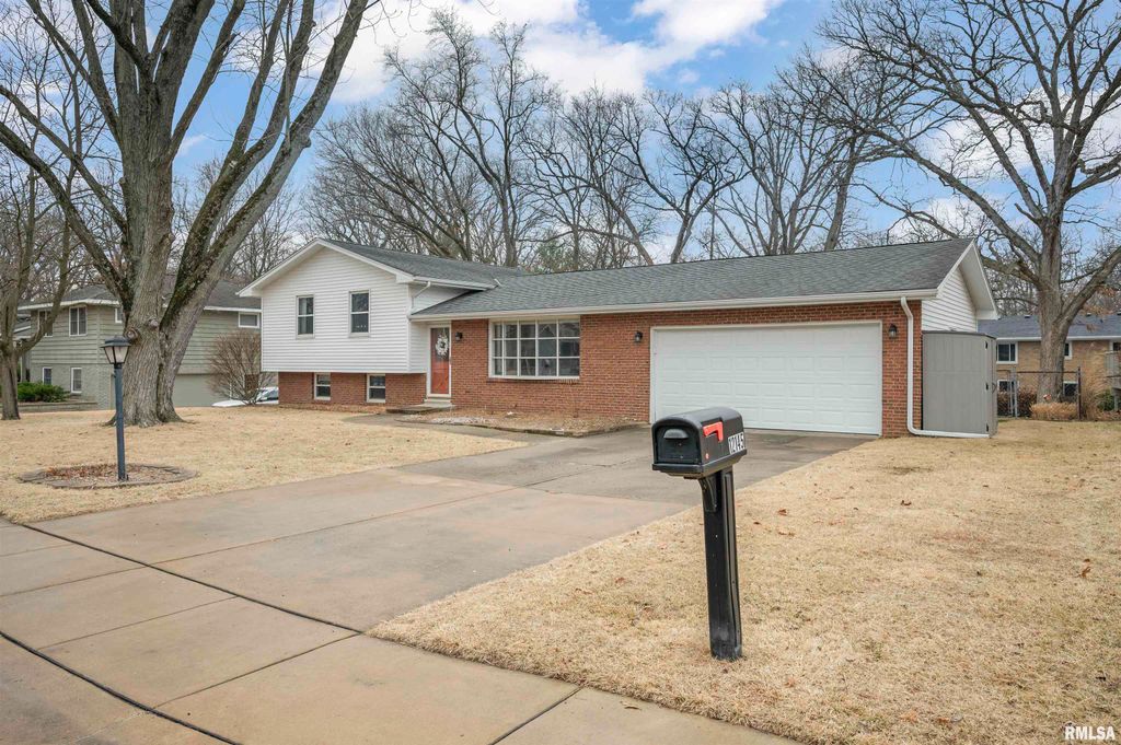 12145 N WHISPERING WOODS Drive, Dunlap, IL 61525