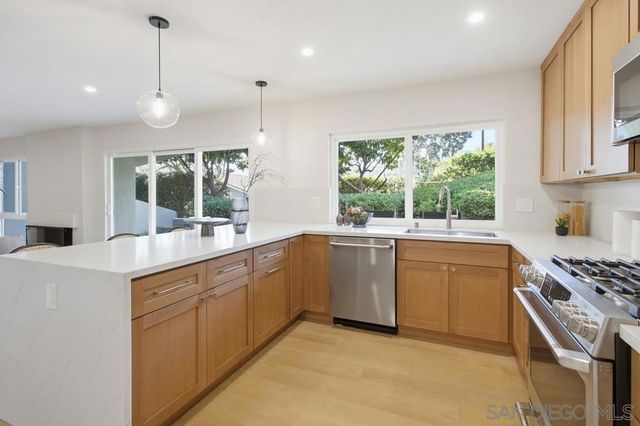 5580 Caminito Consuelo, La Jolla, CA 92037