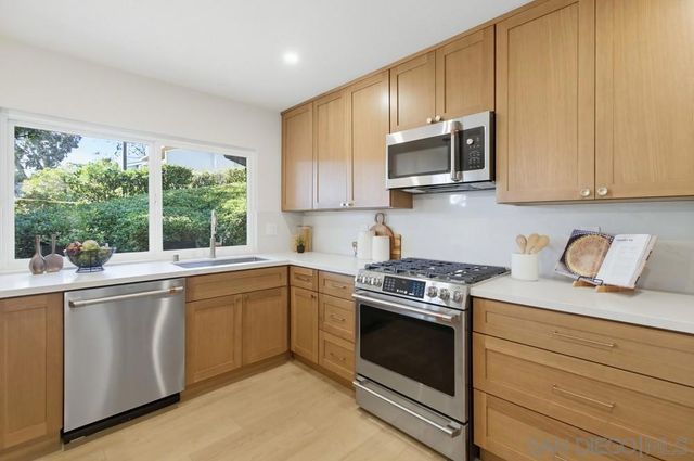 5580 Caminito Consuelo, La Jolla, CA 92037