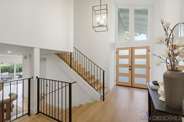 5580 Caminito Consuelo, La Jolla, CA 92037