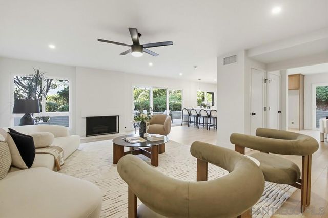 5580 Caminito Consuelo, La Jolla, CA 92037