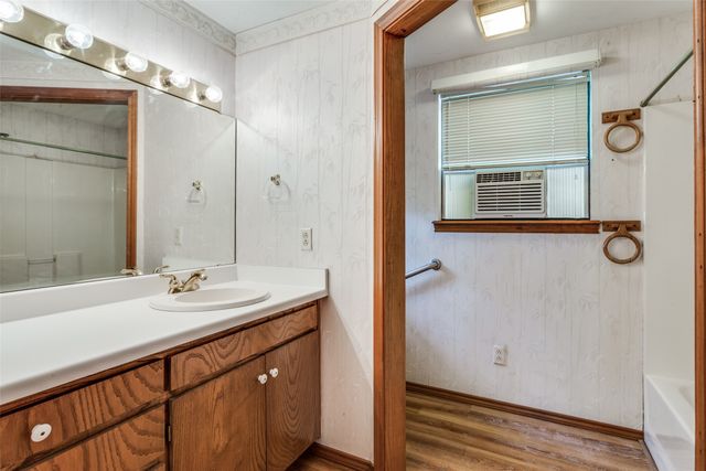 1114 Spur Trail, Granbury, TX 76049