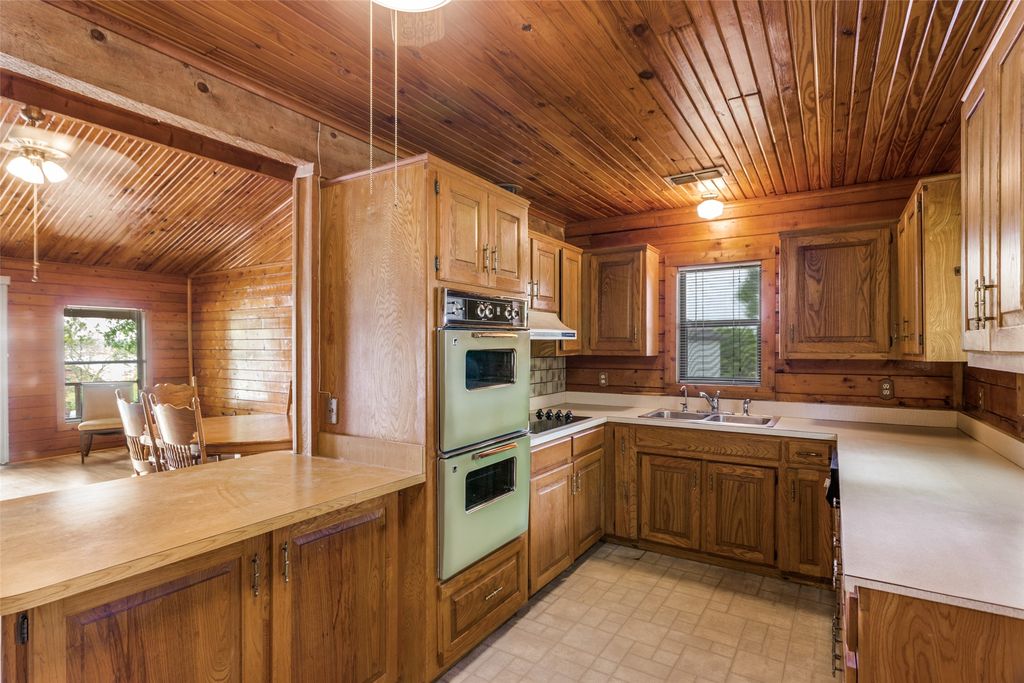 1114 Spur Trail, Granbury, TX 76049 — photo 5