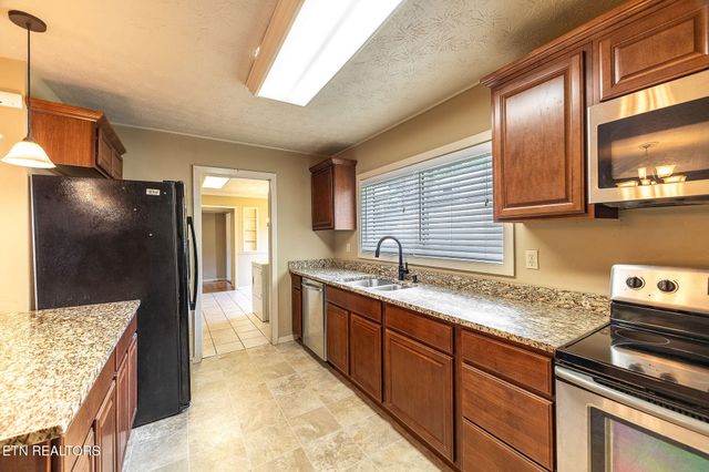 183 Outer Drive, Oak Ridge, TN 37830
