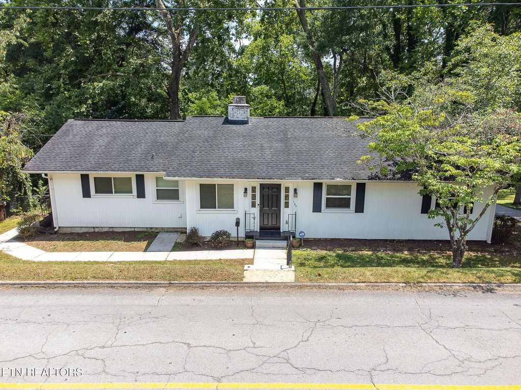 183 Outer Drive, Oak Ridge, TN 37830