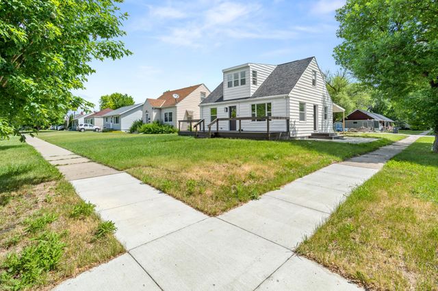 1601 11th Street N, Fargo, ND 58102
