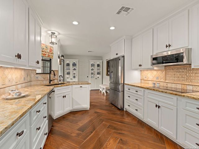 3439 HUNTERS RUN ST, San Antonio, TX 78230