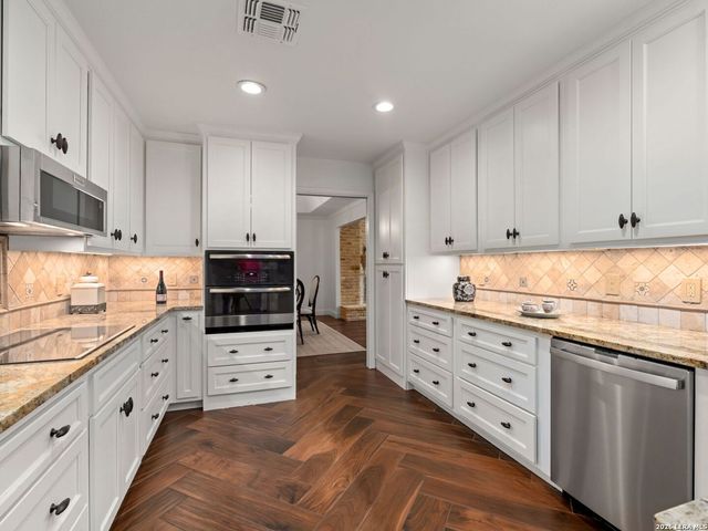 3439 HUNTERS RUN ST, San Antonio, TX 78230