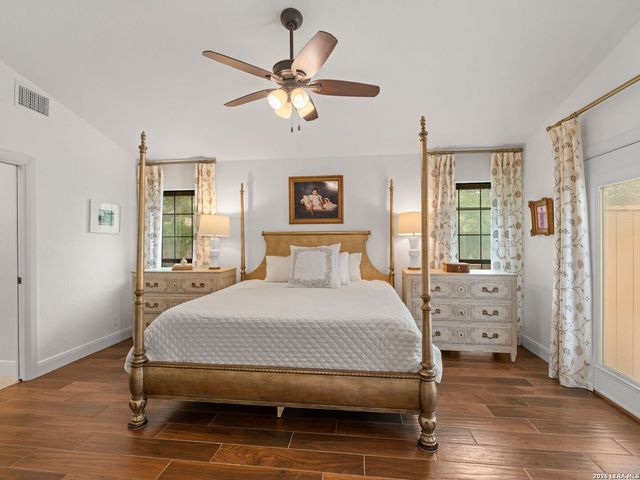 3439 HUNTERS RUN ST, San Antonio, TX 78230