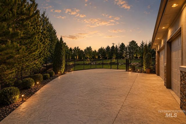 3494 S Sugar Loaf Pl, Eagle, ID 83616