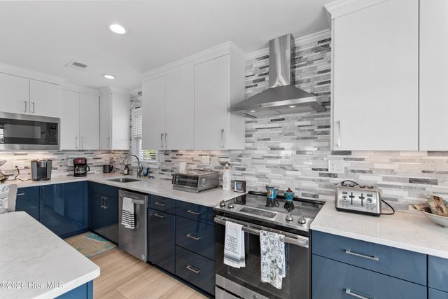 2024 Camelot Drive SW, Ocean Isle Beach, NC 28469