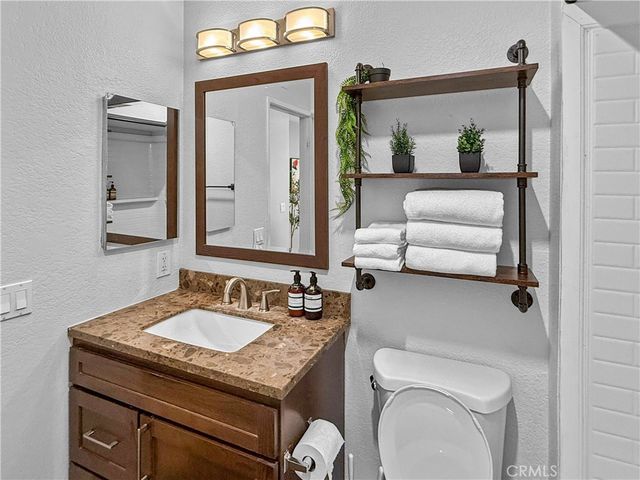 16955 Lake Knoll, Riverside, CA 92503