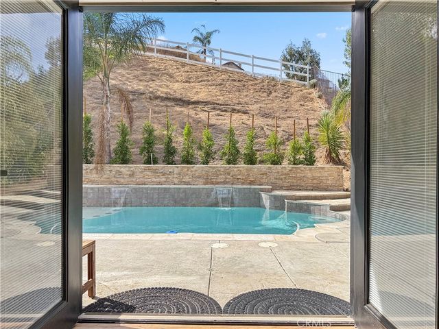 16955 Lake Knoll, Riverside, CA 92503