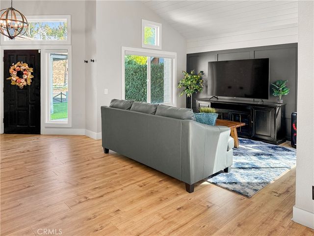 16955 Lake Knoll, Riverside, CA 92503