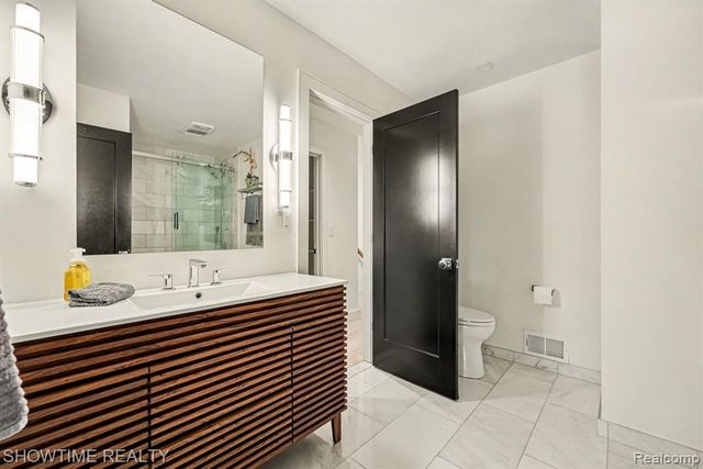 42160 Woodward Avenue 39, Bloomfield Hills, MI 48304