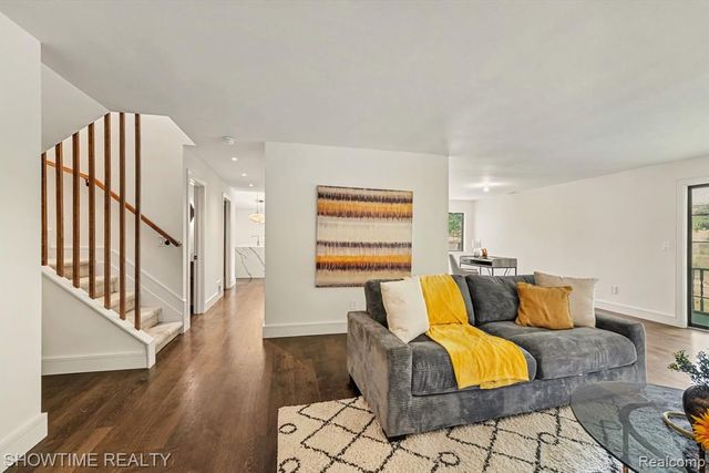 42160 Woodward Avenue 39, Bloomfield Hills, MI 48304