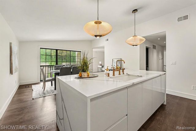 42160 Woodward Avenue 39, Bloomfield Hills, MI 48304