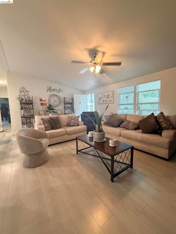 2700 E Valley Pkwy, Escondido, CA 92027 — photo 2