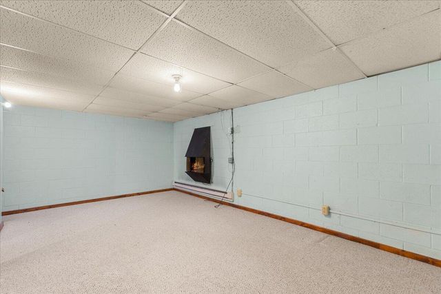 900 Villa Park DRIVE, West Bend, WI 53090