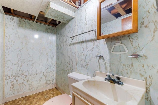 900 Villa Park DRIVE, West Bend, WI 53090