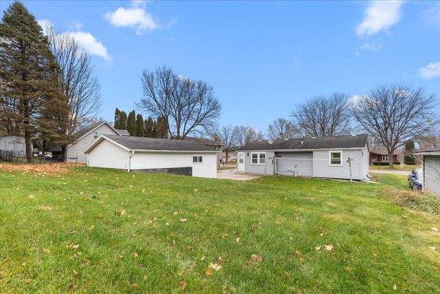 900 Villa Park DRIVE, West Bend, WI 53090