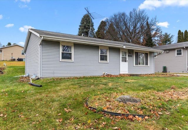 900 Villa Park DRIVE, West Bend, WI 53090