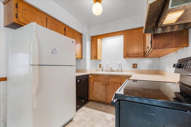 900 Villa Park DRIVE, West Bend, WI 53090