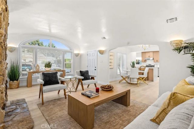 2115 S Redondo, Los Angeles, CA 90016