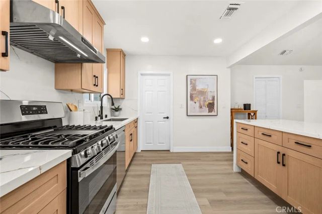 2115 S Redondo, Los Angeles, CA 90016