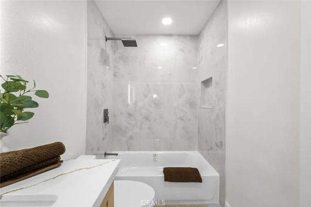2115 S Redondo, Los Angeles, CA 90016
