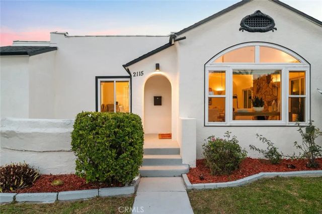 2115 S Redondo, Los Angeles, CA 90016
