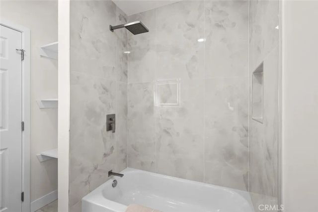 2115 S Redondo, Los Angeles, CA 90016
