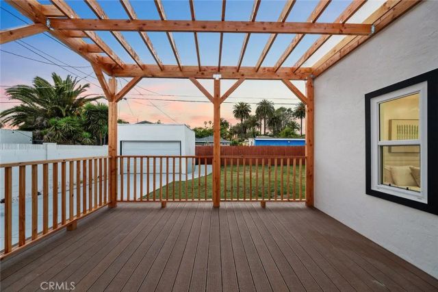 2115 S Redondo, Los Angeles, CA 90016