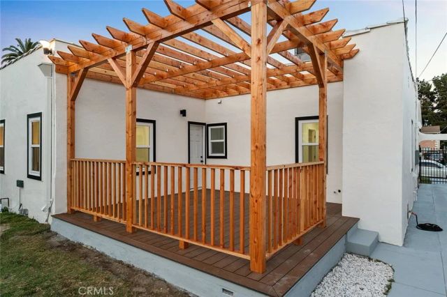 2115 S Redondo, Los Angeles, CA 90016
