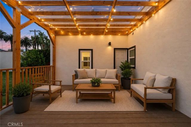 2115 S Redondo, Los Angeles, CA 90016