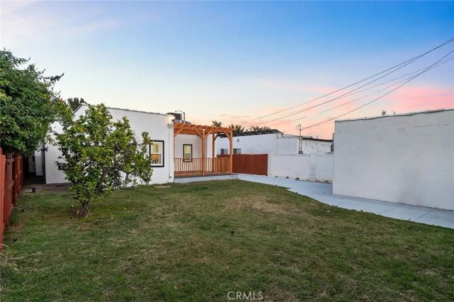 2115 S Redondo, Los Angeles, CA 90016