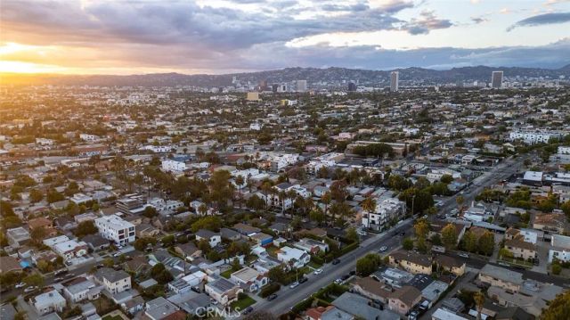 2115 S Redondo, Los Angeles, CA 90016