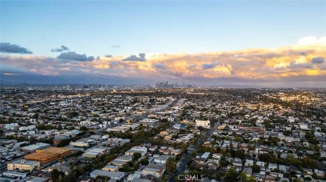 2115 S Redondo, Los Angeles, CA 90016