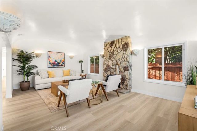 2115 S Redondo, Los Angeles, CA 90016