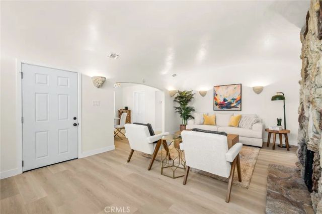 2115 S Redondo, Los Angeles, CA 90016