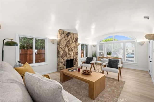 2115 S Redondo, Los Angeles, CA 90016