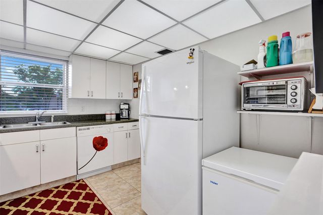 10467 Sunrise Lakes Blvd 210, Sunrise, FL 33322