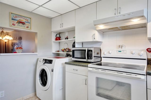 10467 Sunrise Lakes Blvd 210, Sunrise, FL 33322