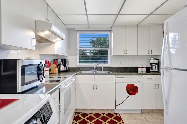 10467 Sunrise Lakes Blvd 210, Sunrise, FL 33322